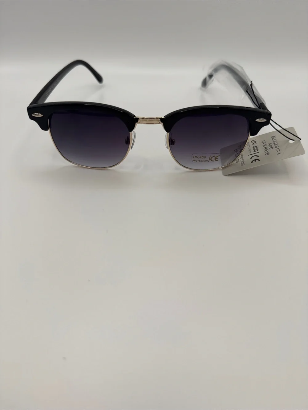 Classic Black and Gold Men's Sunglasses with Gradient Lenses